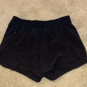 Athleta Girl Heart the hustle 2.5” short- L/12